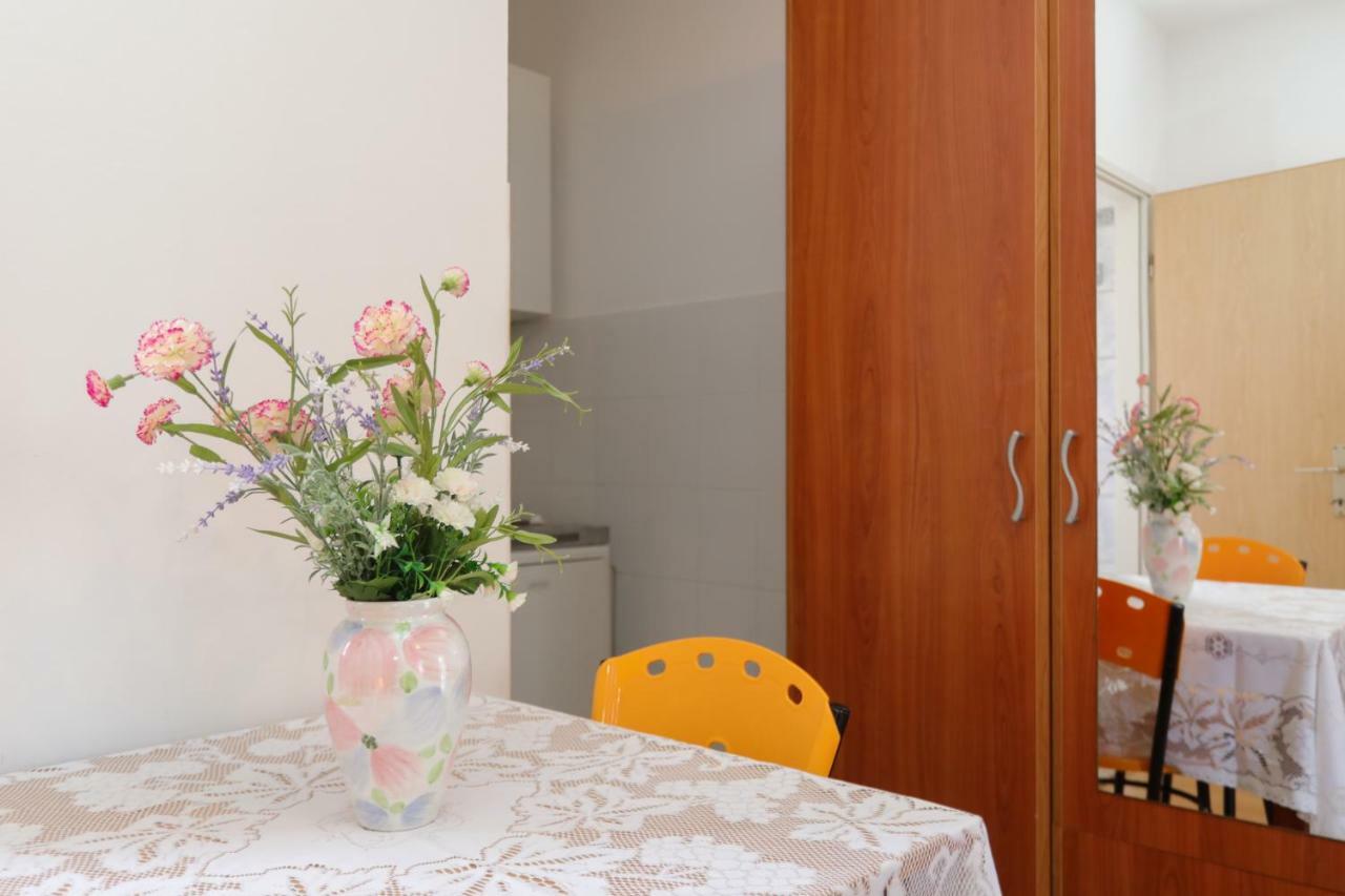 Studio Apartment Ana Supetar Exterior foto